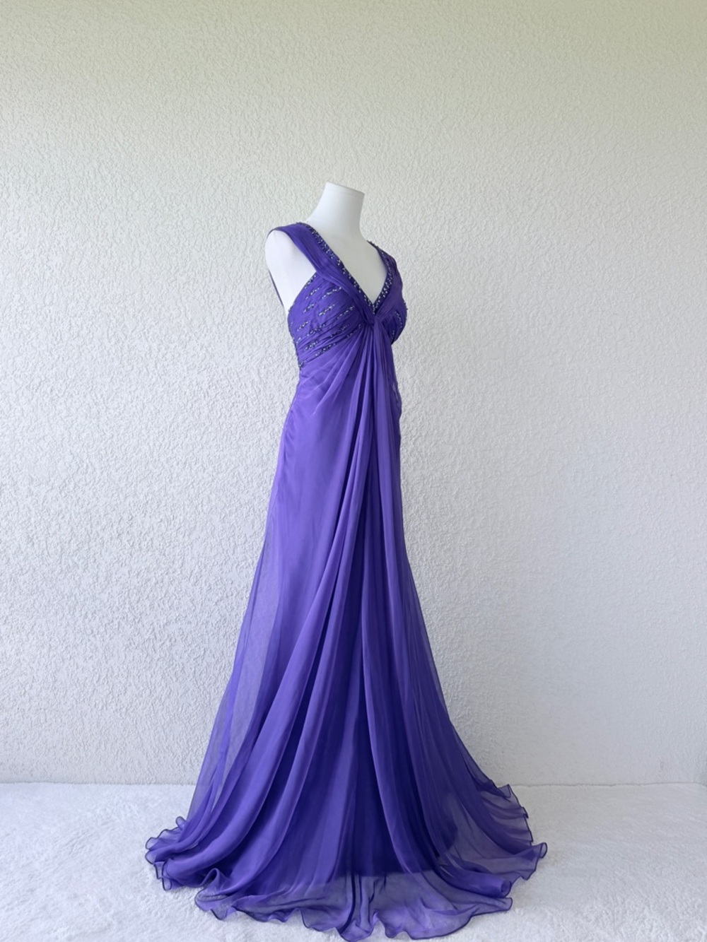 Formal gown - Picture 3 of 8
